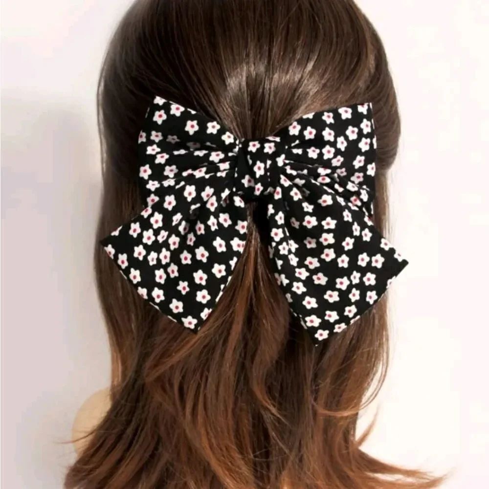Daisy Print Bow Barrette - Picture 4 of 4